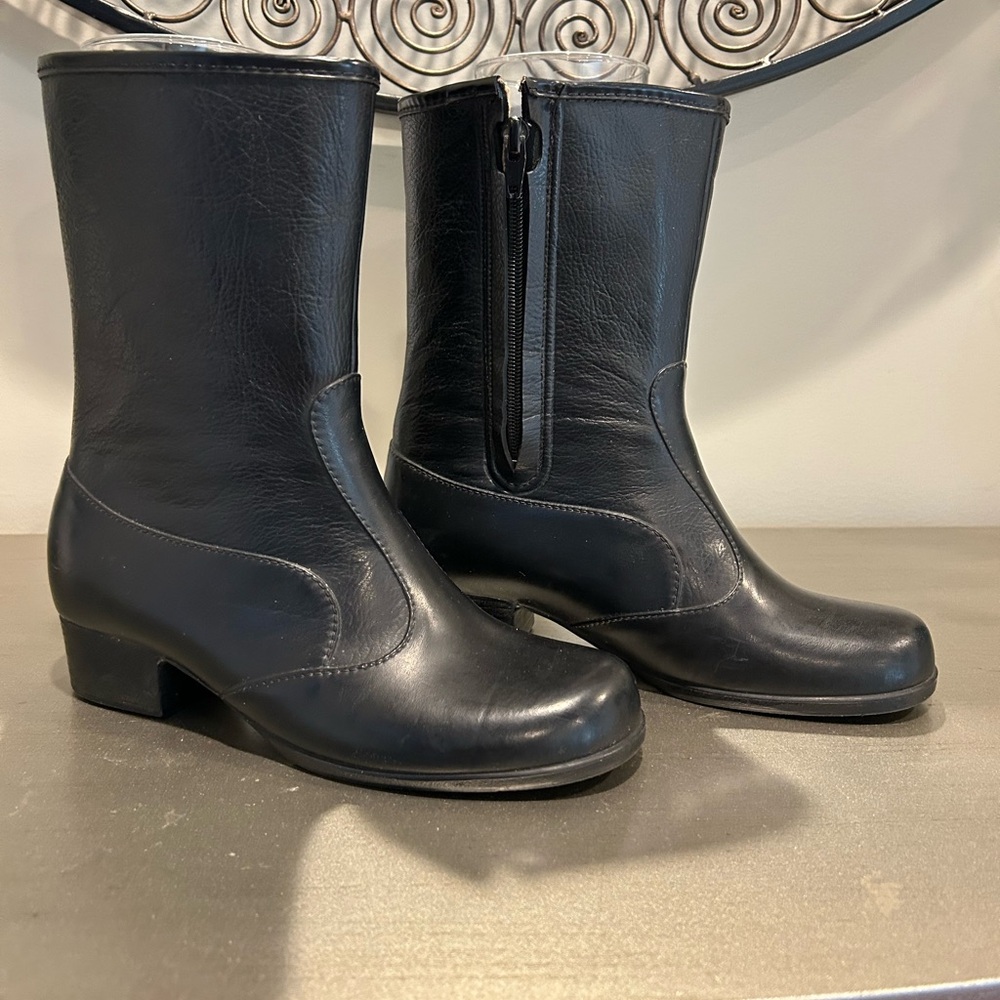 Sleek Black Leather Heeled Boots for Women